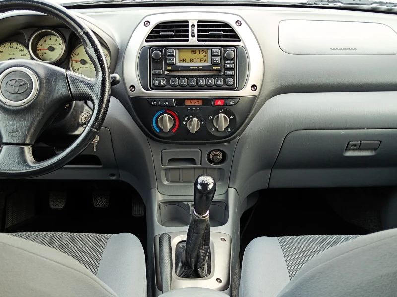 Toyota Rav4 2.0 i* ГАЗ* 4Х4* ОБСЛУЖЕН* , снимка 13 - Автомобили и джипове - 53420251