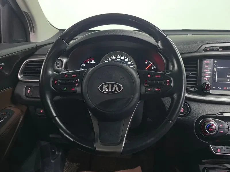 Kia Sorento 2.2 CRDI 4WD, снимка 13 - Автомобили и джипове - 54265428