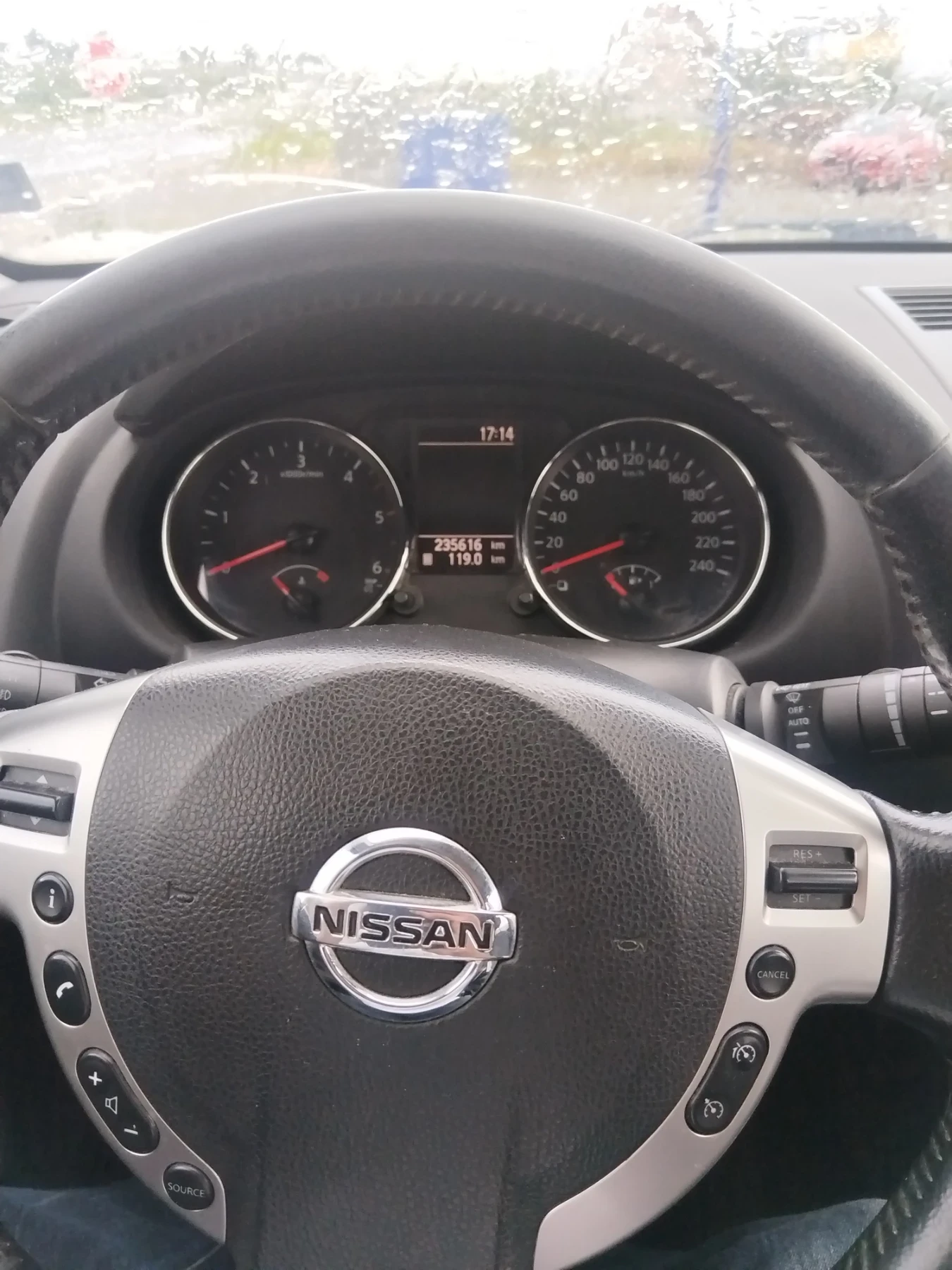 Nissan Qashqai, снимка 8 - Автомобили и джипове - 54795349