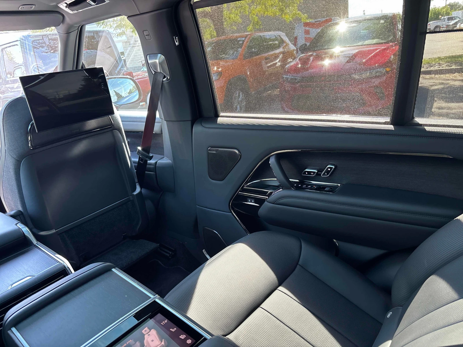 Land Rover Range rover SV| MERIDIAN| МАСАЖ| ТЕЛЕВИЗОРИ| HUD| 360| ОБДУХ| , снимка 10 - Автомобили и джипове - 56002046
