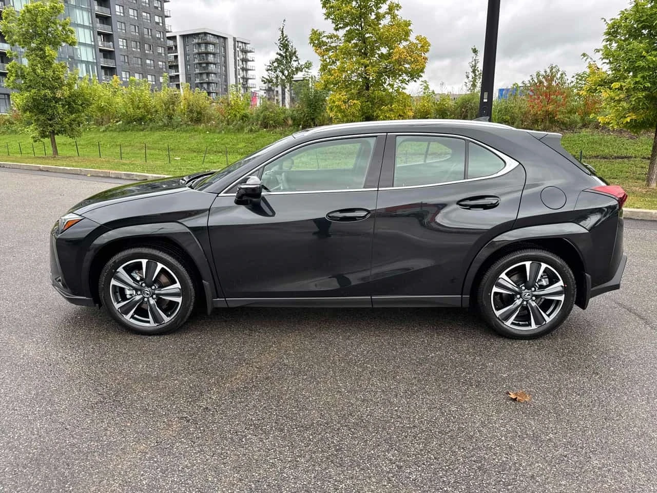 Lexus UX * 300h * CARFAX * ����� �� ����������� | Mobile.bg � ����������� 2