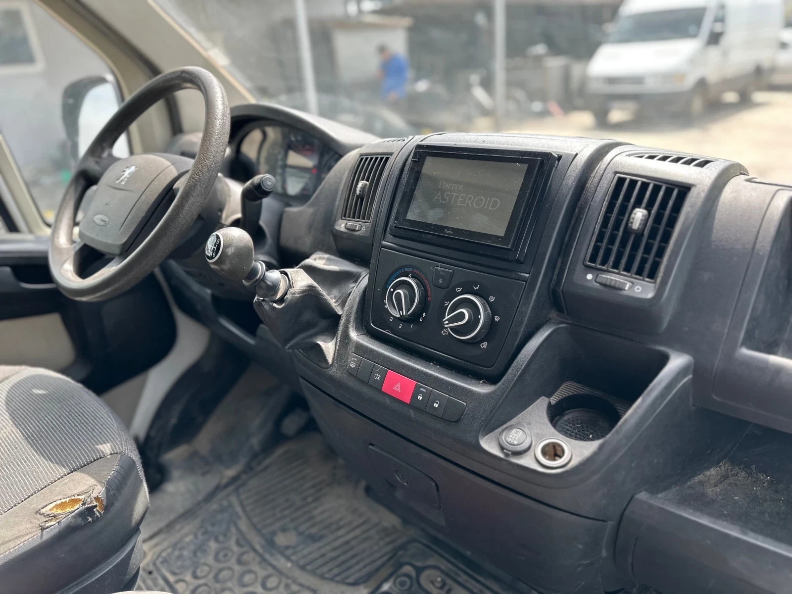 Peugeot Boxer 2.2HDI~КЛИМАТИК~, снимка 10 - Бусове и автобуси - 54214508