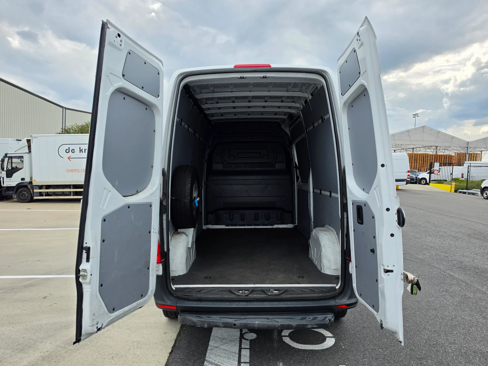 Mercedes-Benz Sprinter EV Klima, снимка 9 - Бусове и автобуси - 56126369