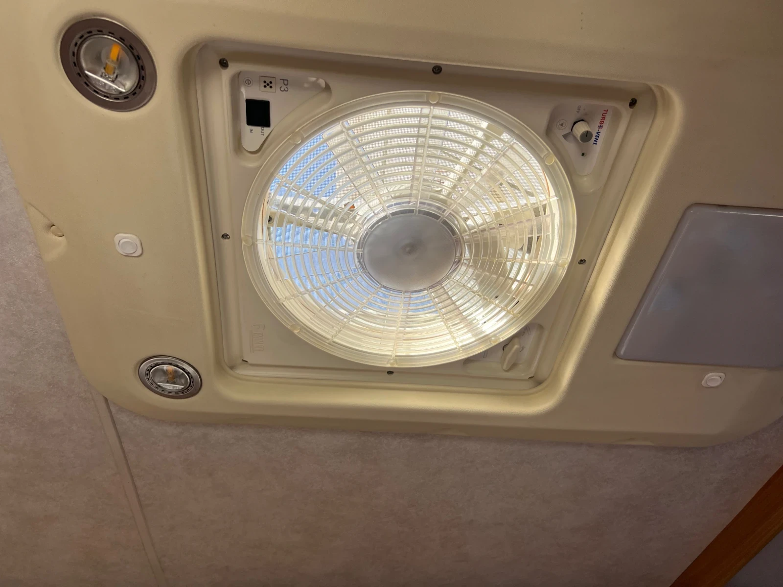 Кемпер Mercedes-Benz Rimor, снимка 15 - Каравани и кемпери - 53713356