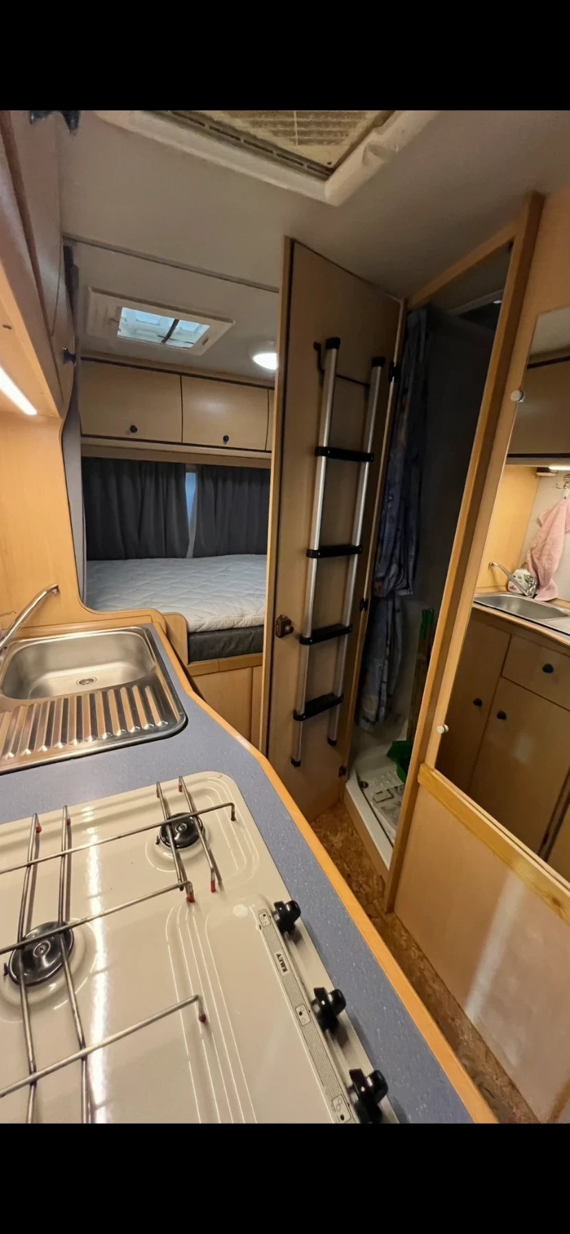 Кемпер Ford Transit 2.5 турбо, снимка 11 - Каравани и кемпери - 54184105