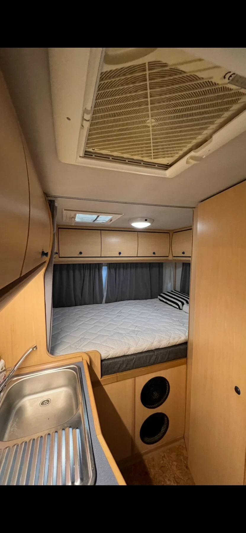 Кемпер Ford Transit 2.5 турбо, снимка 10 - Каравани и кемпери - 54184105