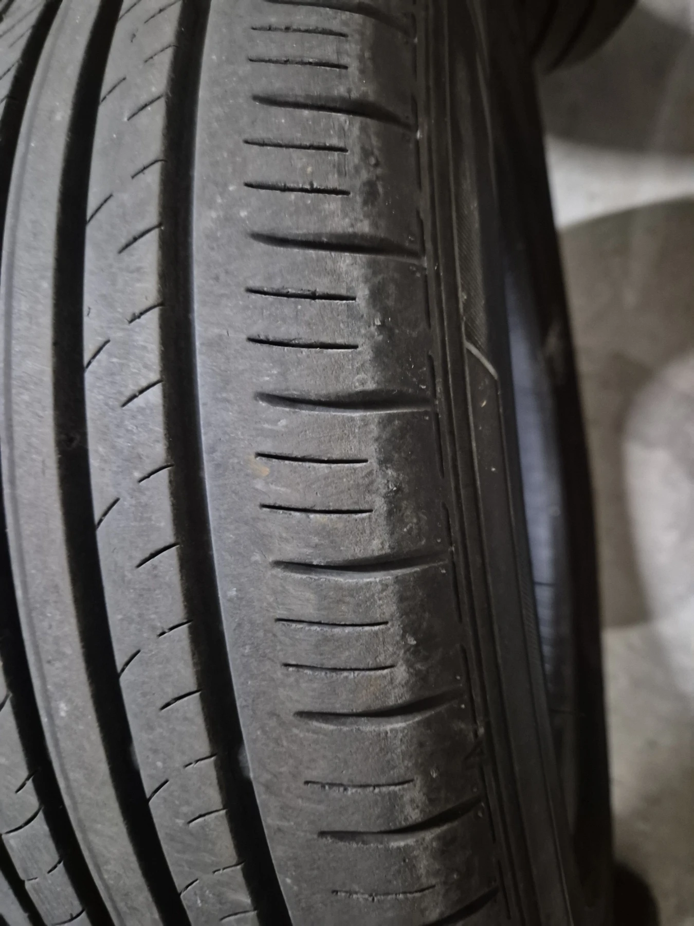 Гуми Летни 215/60R17, снимка 2 - Гуми и джанти - 53908274