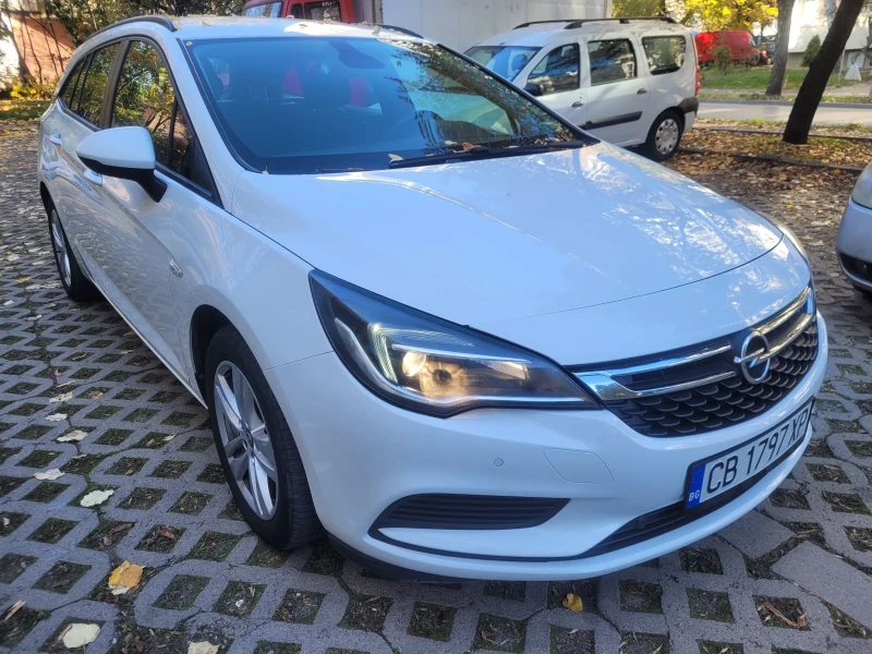 Opel Astra 1.6 CDTI, снимка 4 - Автомобили и джипове - 48035221