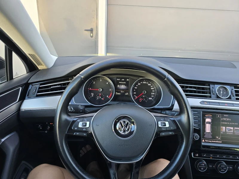 VW Passat 2.0tdi 190k.c* ACC* Led* Камера* Кожа* ЛИЗИНГ, снимка 11 - Автомобили и джипове - 49653067