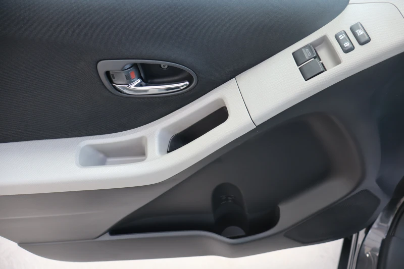 Toyota Yaris 1.4D4D, снимка 9 - Автомобили и джипове - 50860236