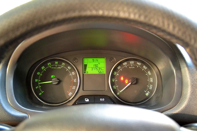 Skoda Fabia 1.6 TDI, снимка 9 - Автомобили и джипове - 51657168