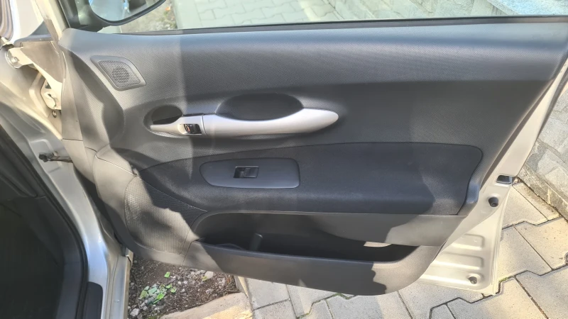 Toyota Auris, снимка 10 - Автомобили и джипове - 51967450