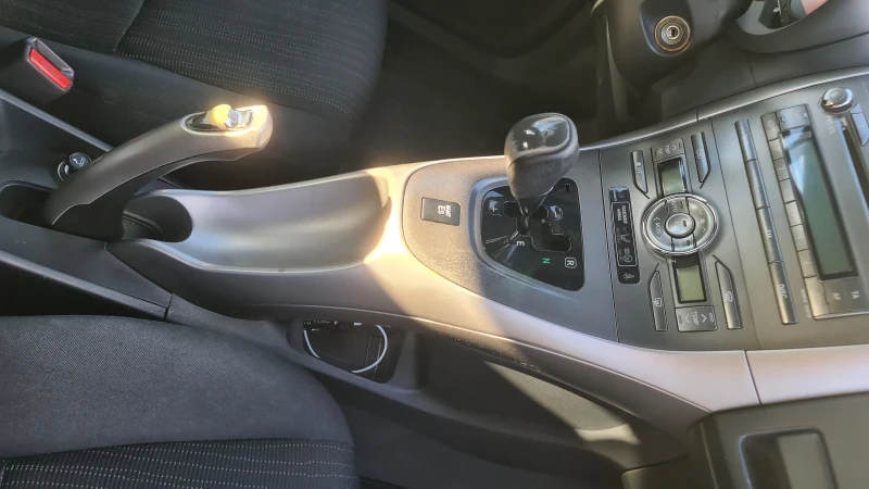 Toyota Auris, снимка 12 - Автомобили и джипове - 51967450