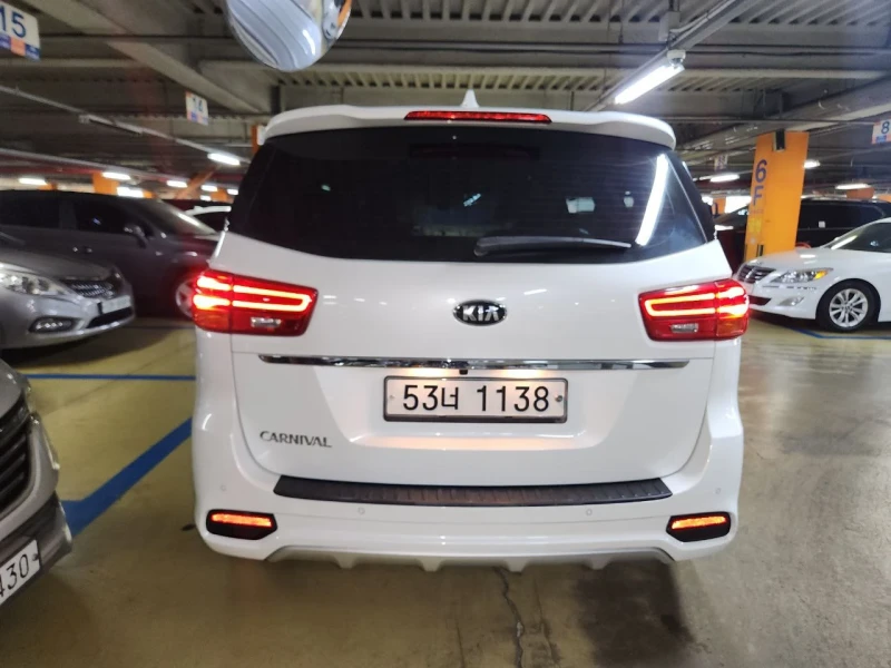 Kia Carnival, снимка 5 - Автомобили и джипове - 52729385