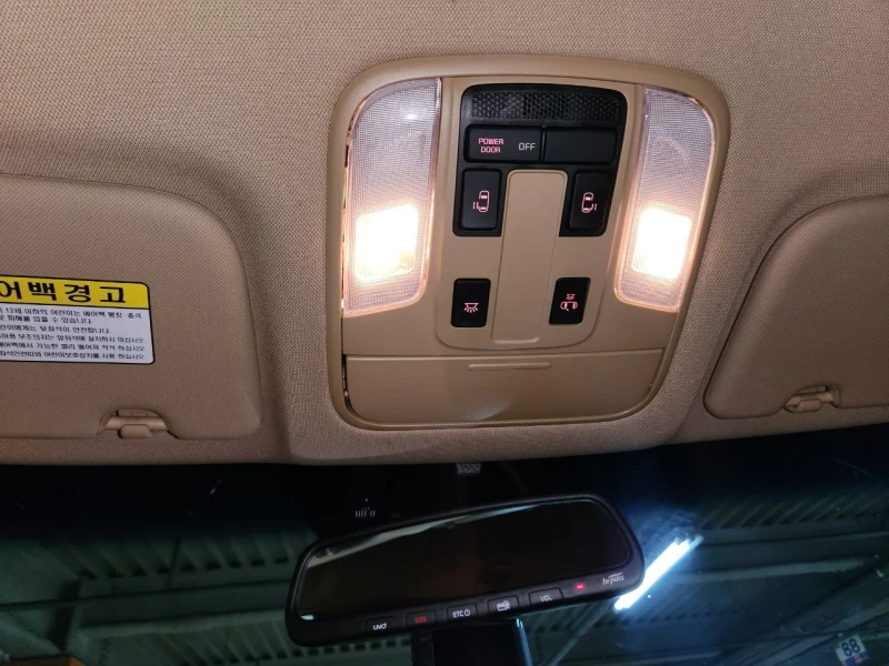 Kia Carnival, снимка 15 - Автомобили и джипове - 52729385