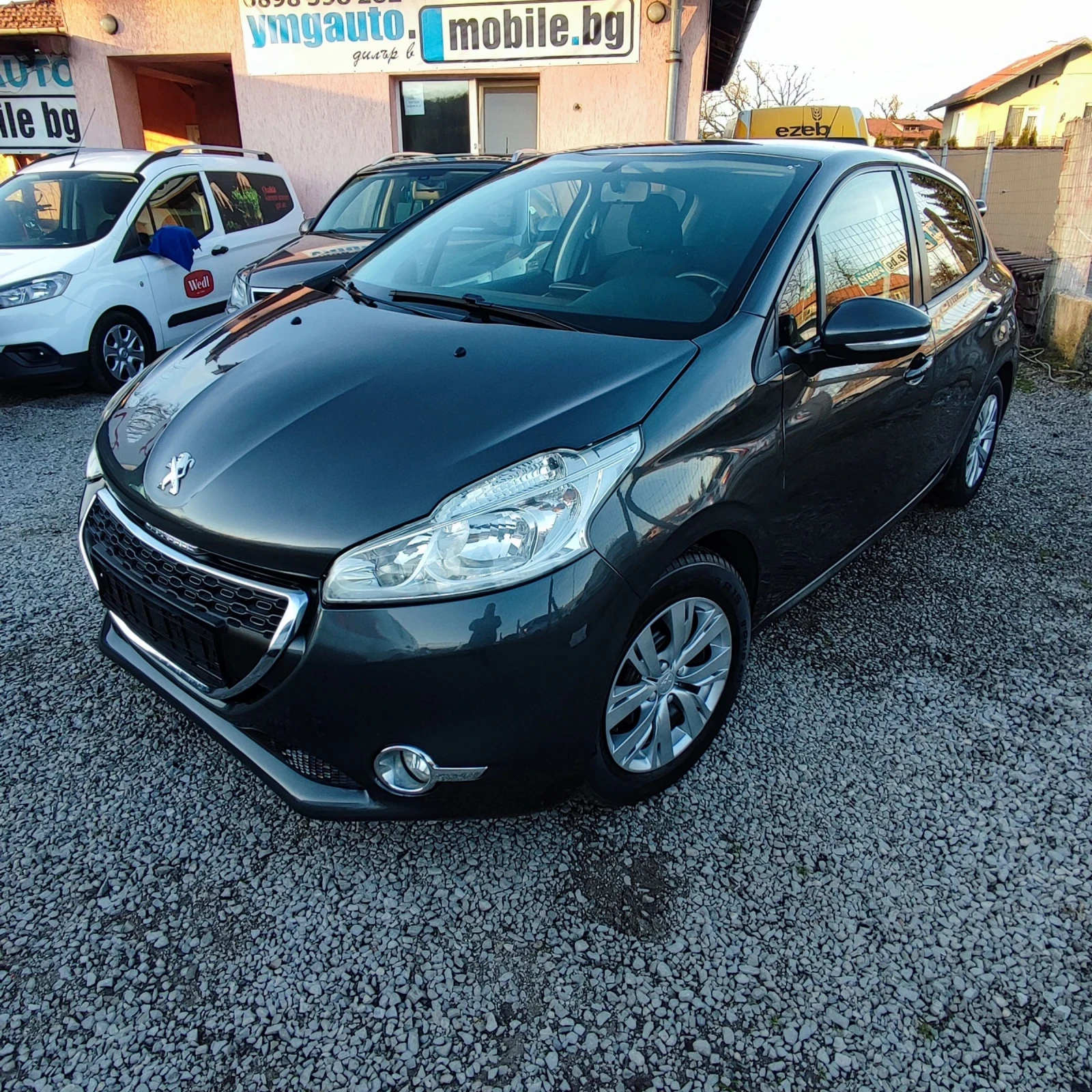 Peugeot 208 1.2i* NAVI* 82кс* EURO 5b* , снимка 1