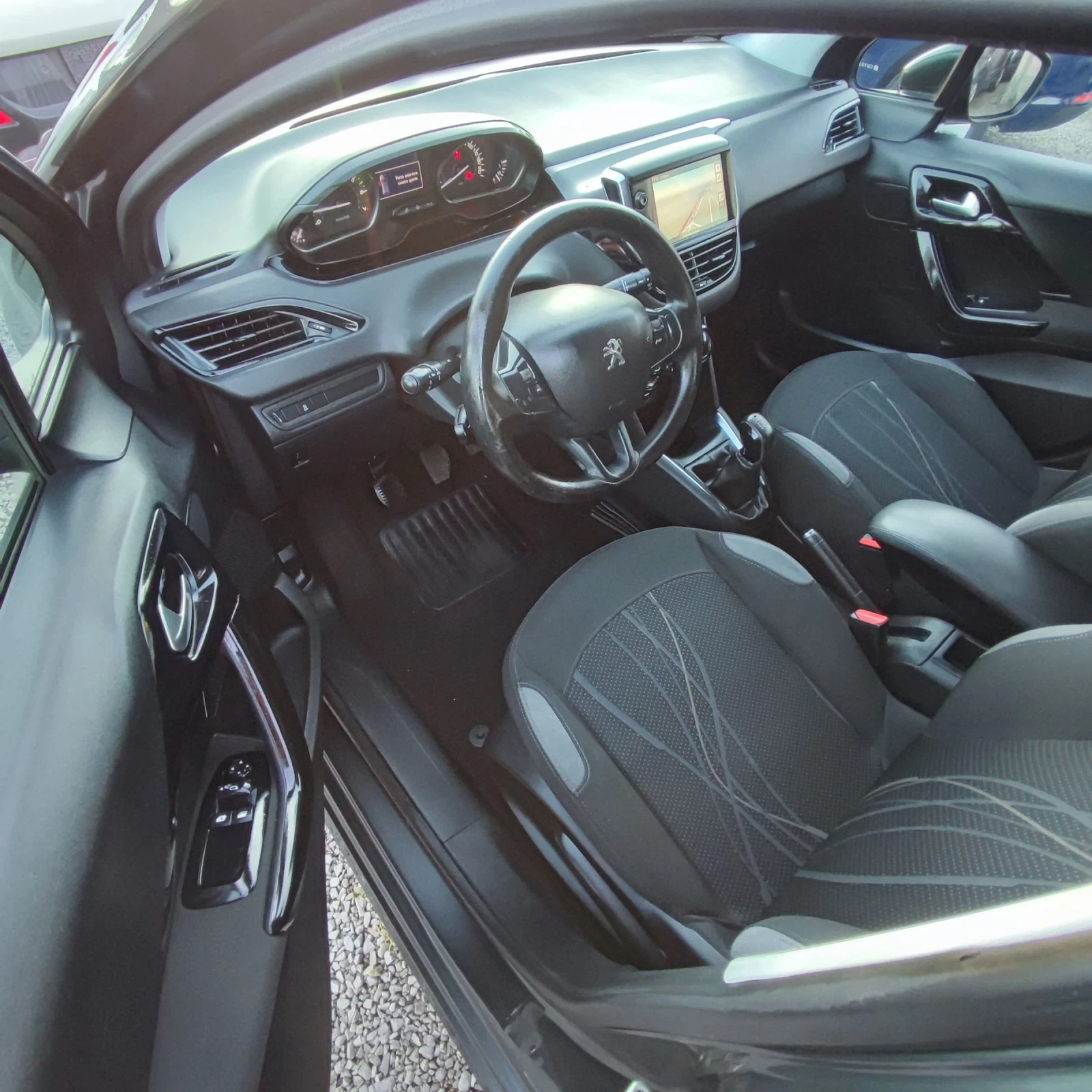 Peugeot 208 1.2i* NAVI* 82* EURO 5b*  | Mobile.bg   9