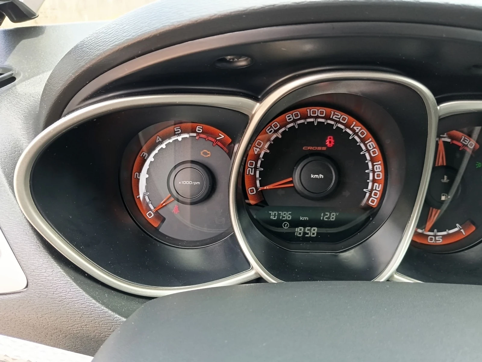 Lada Vesta, снимка 8 - Автомобили и джипове - 53836199