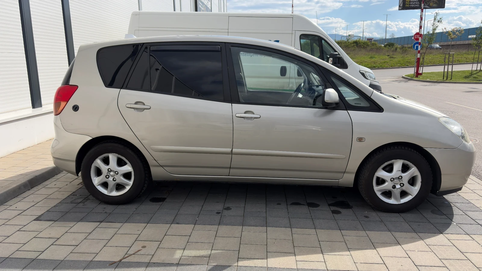 Toyota Corolla verso 1.6 LPG, снимка 7 - Автомобили и джипове - 54397370