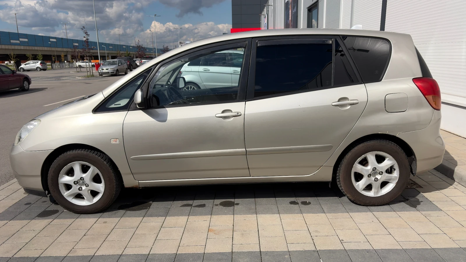 Toyota Corolla verso 1.6 LPG, снимка 3 - Автомобили и джипове - 54397370