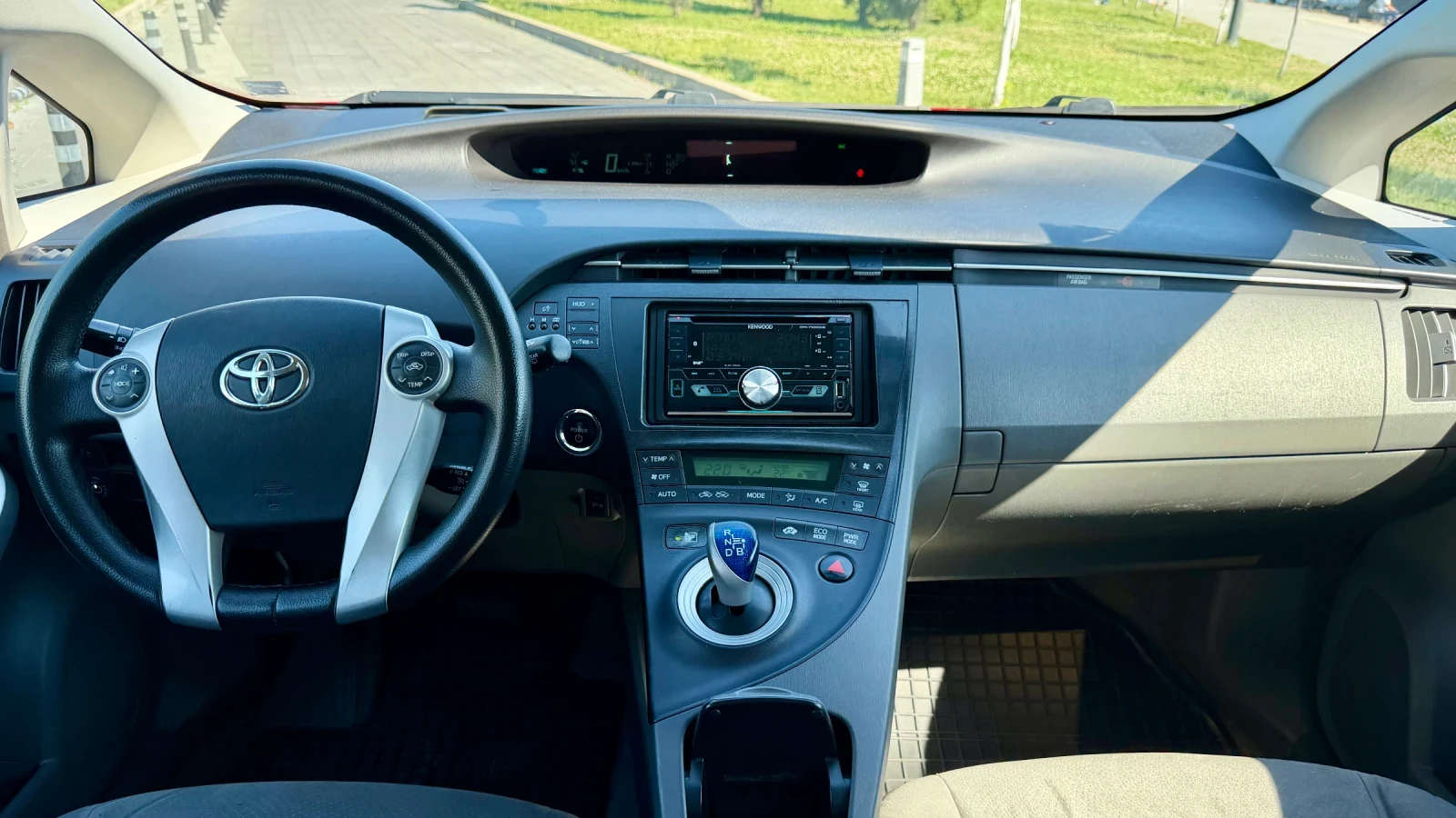 Toyota Prius, снимка 12 - Автомобили и джипове - 54832047