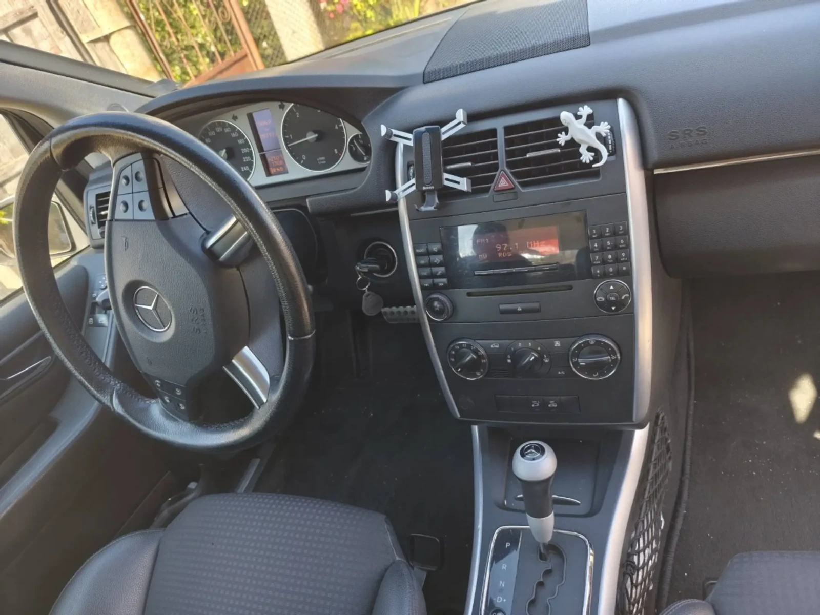 Mercedes-Benz B 180, снимка 6 - Автомобили и джипове - 54942113