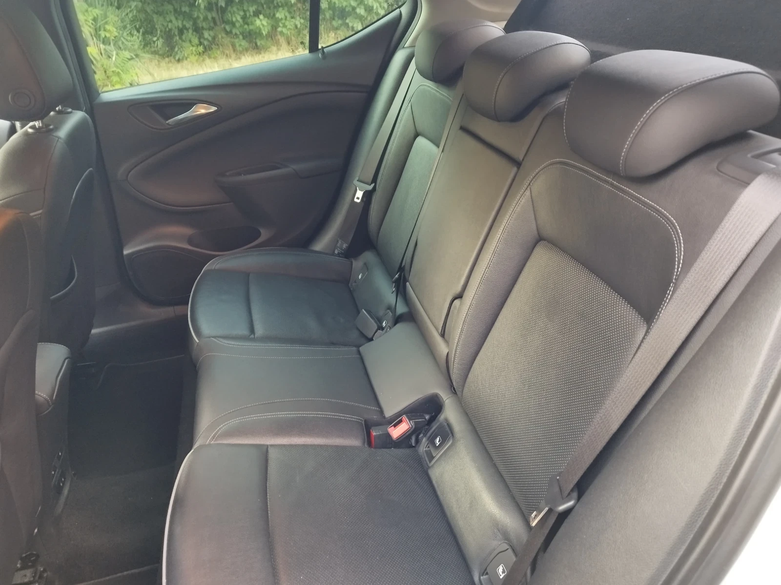 Opel Astra 1.6 D/110ks, снимка 11 - Автомобили и джипове - 55327052