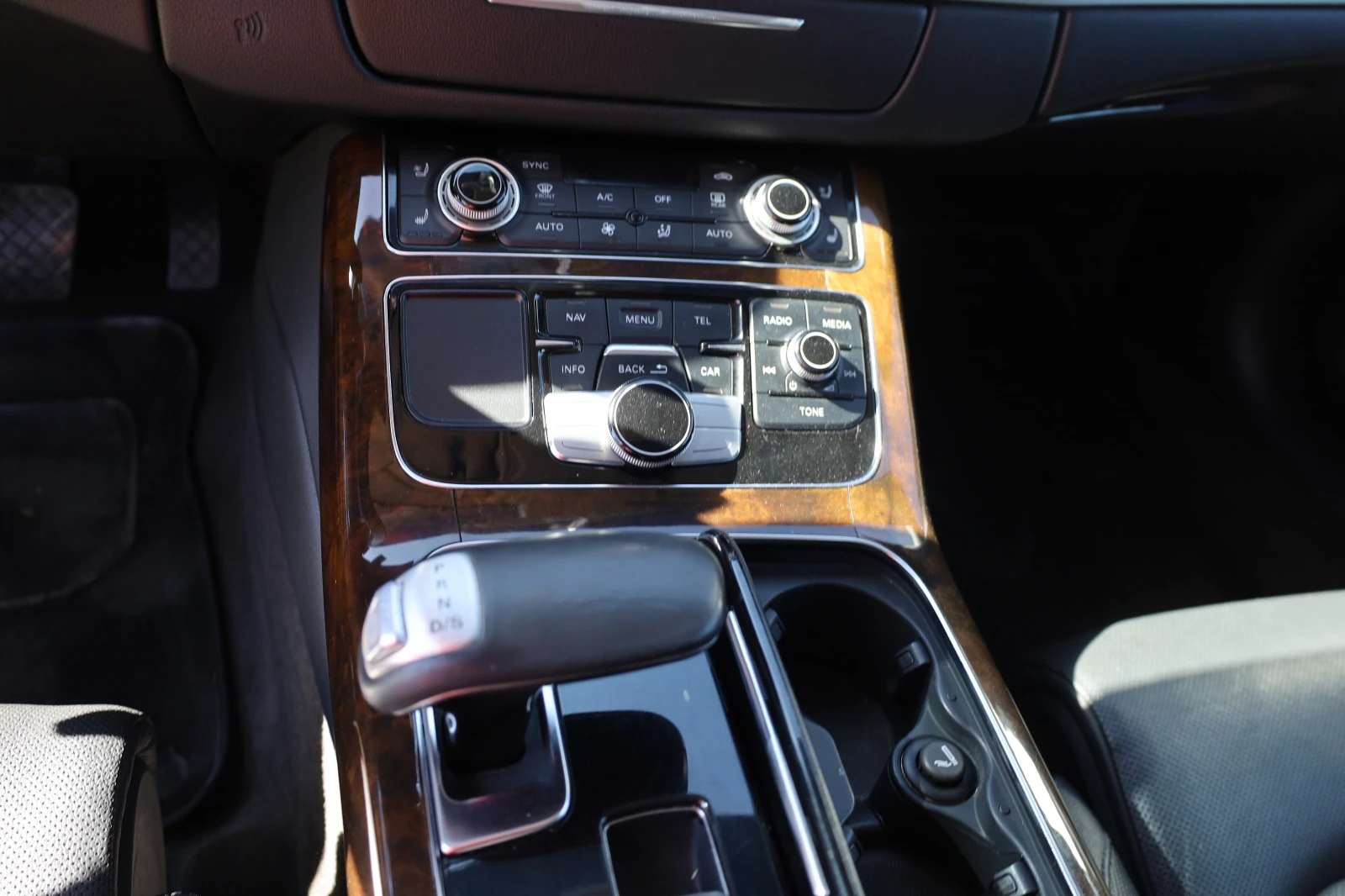 Audi A8, снимка 10 - Автомобили и джипове - 55853345