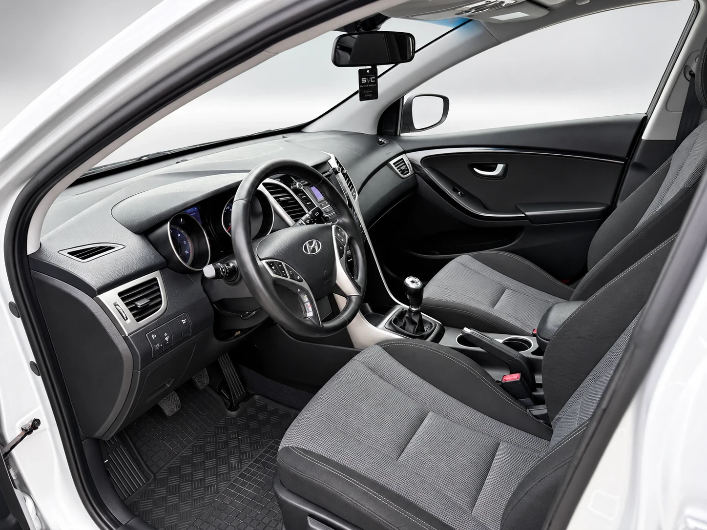 Hyundai I30 i30 1.6 DOHC 16V 120 к.с.   Панорама   1 собствени, снимка 9 - Автомобили и джипове - 56233887