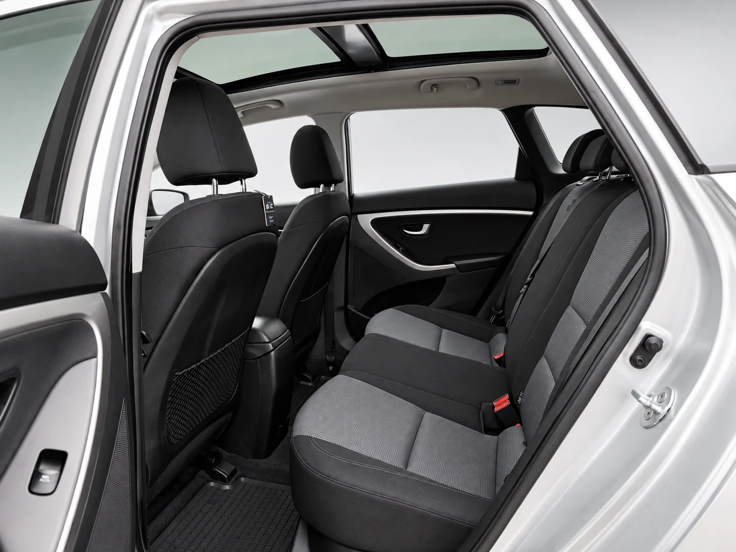Hyundai I30 i30 1.6 DOHC 16V 120 к.с.   Панорама   1 собствени, снимка 10 - Автомобили и джипове - 56233887