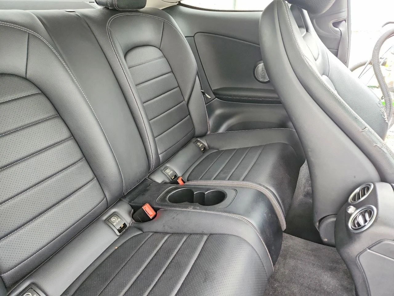 Mercedes-Benz C 300, снимка 10 - Автомобили и джипове - 56346640