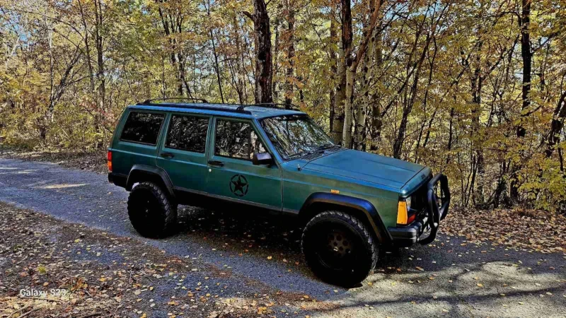 Jeep Cherokee 2.5 газ/бензин , снимка 1 - Автомобили и джипове - 47813016