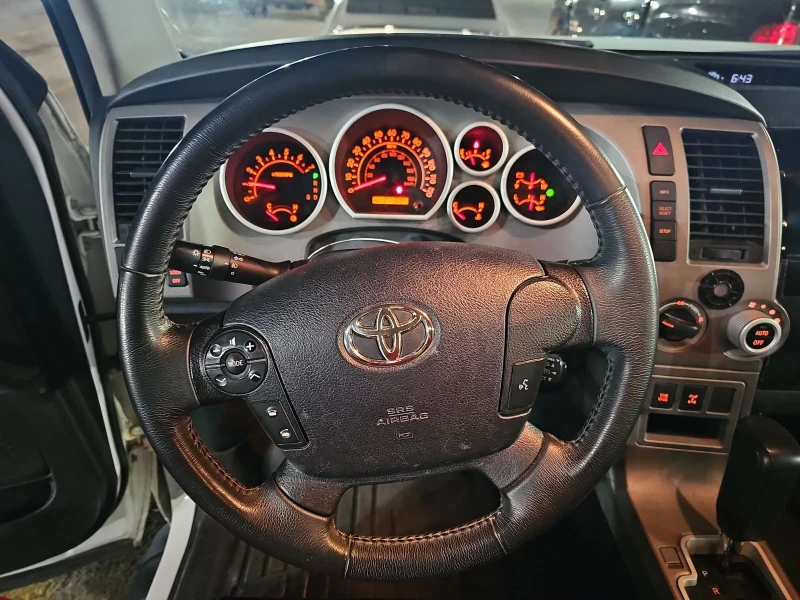 Toyota Sequoia SR5/КОЖА/БЕЗ РЪЖДА, снимка 11 - Автомобили и джипове - 47866161