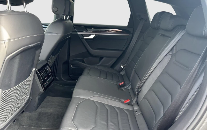 VW Touareg 3.0TDI* R-LINE* HEAD-UP* MEMORY* CAM* MATRIX* , снимка 11 - Автомобили и джипове - 52707950