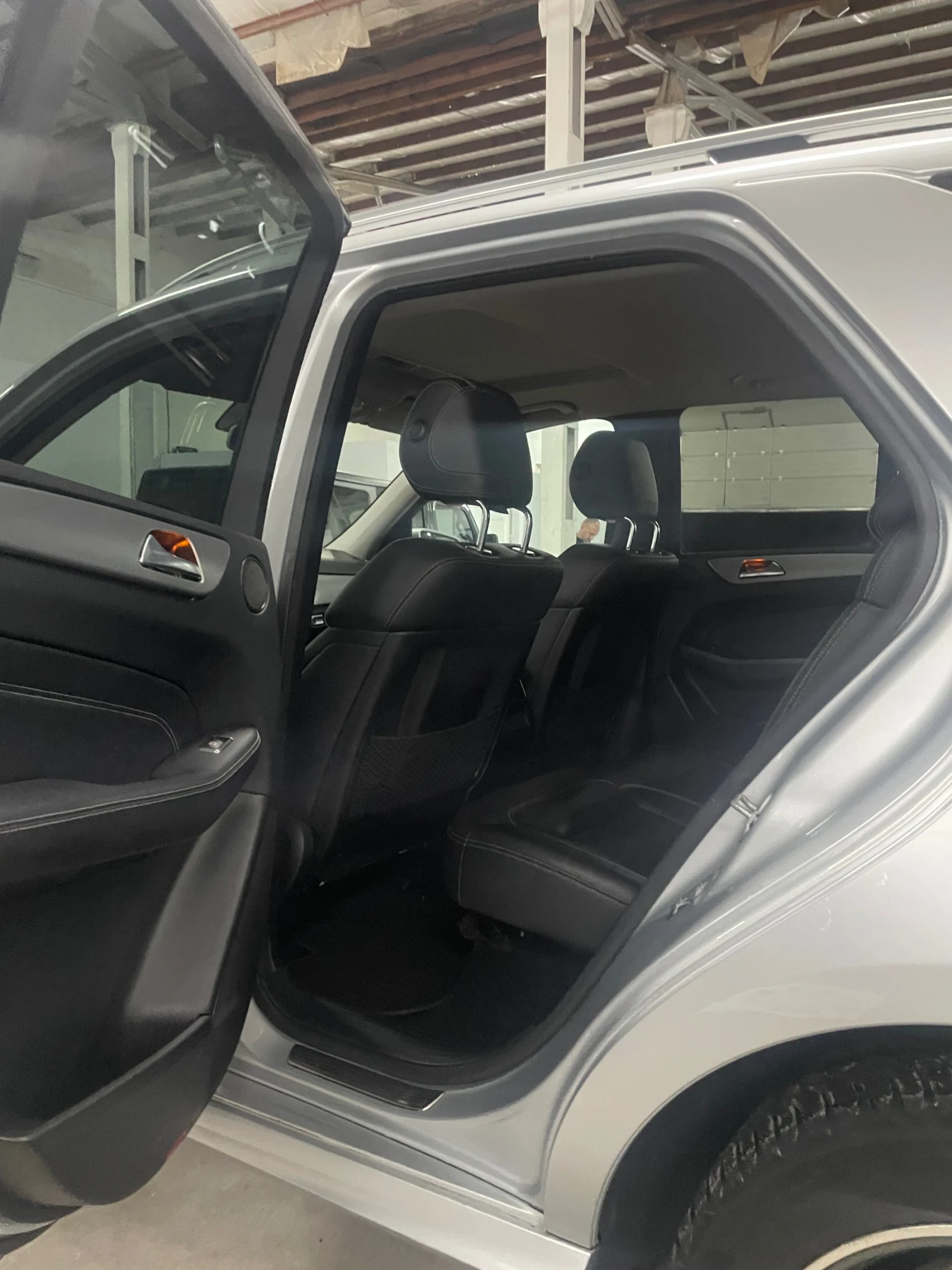 Mercedes-Benz ML 350 AMG/Дистр/панор/камера/подгр/памет/теглич/ФУЛЛ - изображение 10