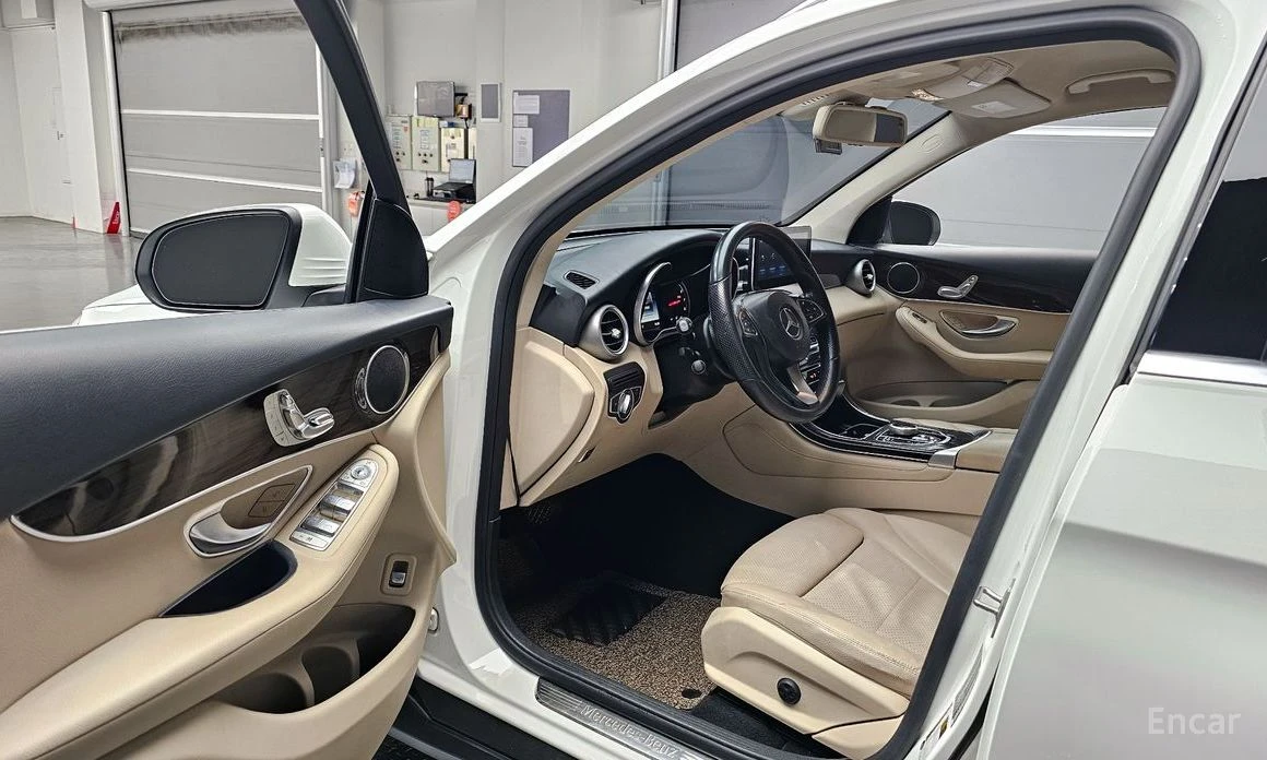 Mercedes-Benz GLC 300 КОЖА* ПАМЕТ* КАМЕРА* , снимка 10 - Автомобили и джипове - 53989405