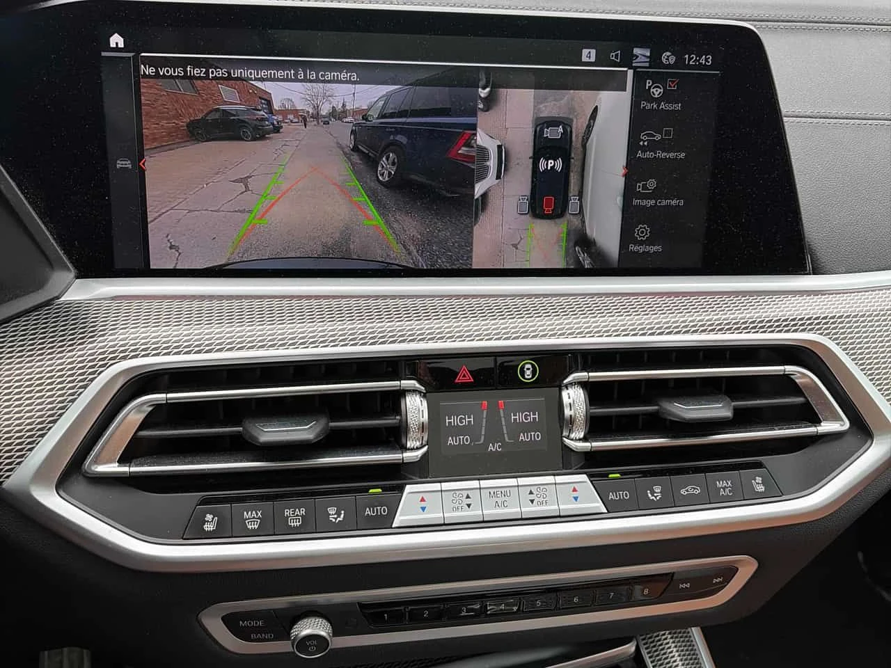 BMW X5 * M50i * H/K * PANO * ОБДУХВАНЕ *  360 * CARFAX, снимка 14 - Автомобили и джипове - 54129196