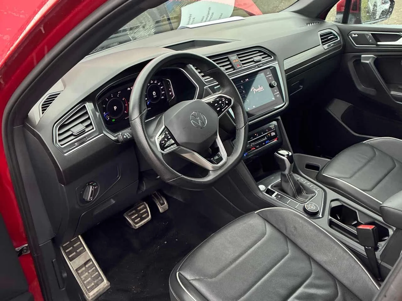 VW Tiguan  Highline R Line | PANO | 360 | ОБДУХВАНЕ , снимка 8 - Автомобили и джипове - 54608458