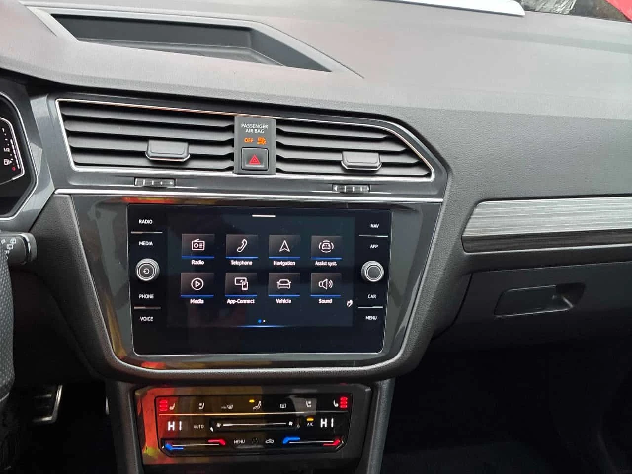 VW Tiguan  Highline R Line | PANO | 360 | ОБДУХВАНЕ , снимка 10 - Автомобили и джипове - 54608458