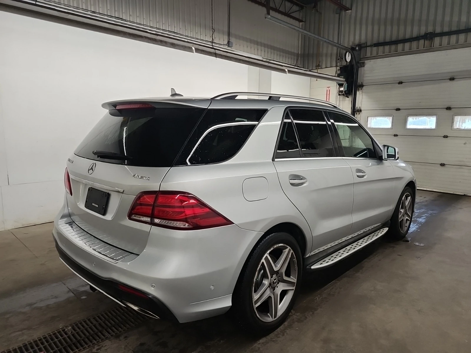 Mercedes-Benz GLE 400 AMG * * 360 CAM * * CARFAX * * АВТО КРЕДИТ * * , снимка 4 - Автомобили и джипове - 54964424