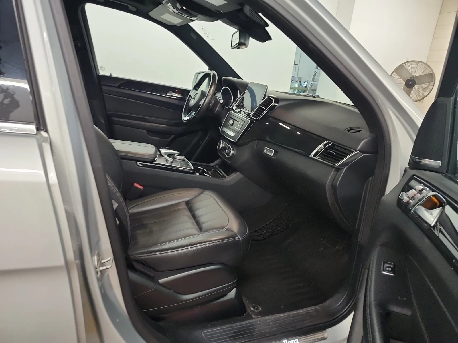 Mercedes-Benz GLE 400 AMG * * 360 CAM * * CARFAX * * АВТО КРЕДИТ * * , снимка 11 - Автомобили и джипове - 54964424