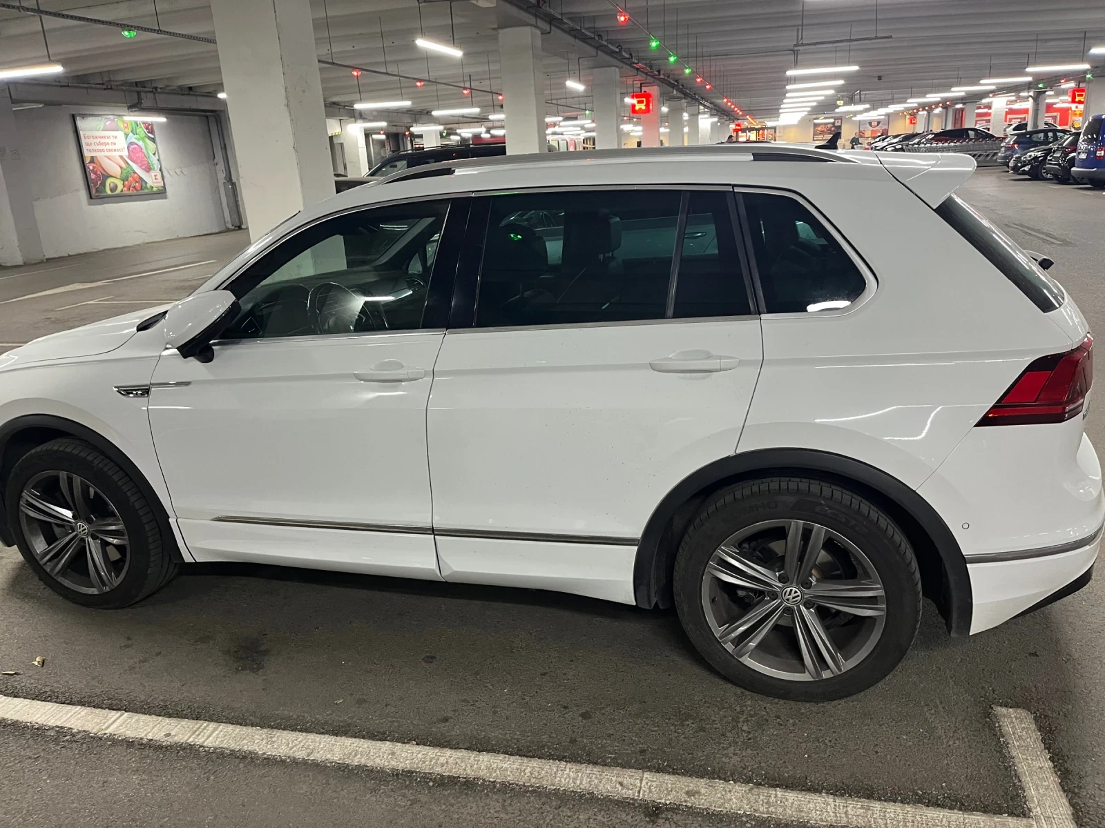 VW Tiguan RLine Бензин газ, снимка 3 - Автомобили и джипове - 56628498