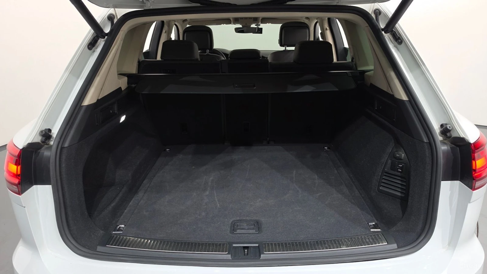 VW Touareg 3.0 TDI - PRESTIGE - ДИСТРОНИК - ОБДУХ - ПОДГРЕВИ, снимка 16 - Автомобили и джипове - 56103236