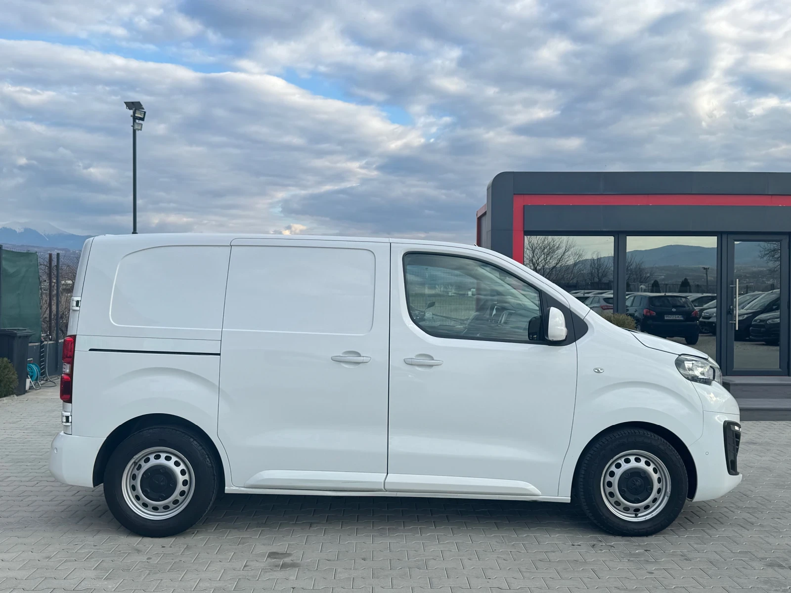 Peugeot Expert PREMIUM L1-AVTOMATIK-WEBASTO, снимка 6 - Бусове и автобуси - 54020238