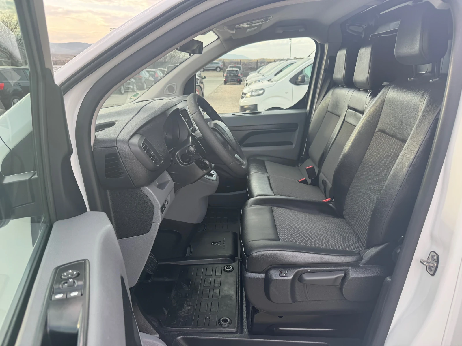 Peugeot Expert PREMIUM L1-AVTOMATIK-WEBASTO, снимка 10 - Бусове и автобуси - 54020238