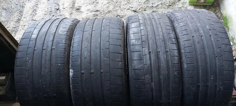 Гуми Летни 225/40R19, снимка 1 - Гуми и джанти - 35134641