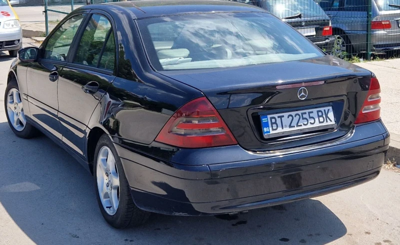 Mercedes-Benz C 220, снимка 3 - Автомобили и джипове - 47372583