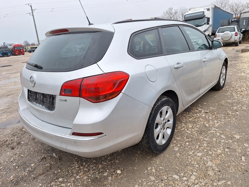 Opel Astra 1, 6TDCI Като нова!!!, снимка 6 - Автомобили и джипове - 48214339