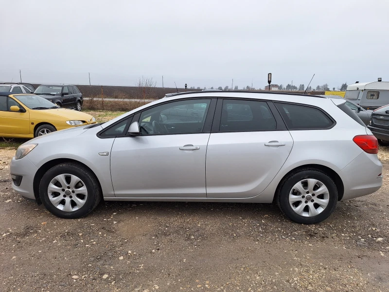 Opel Astra 1, 6TDCI Като нова!!!, снимка 2 - Автомобили и джипове - 48214339