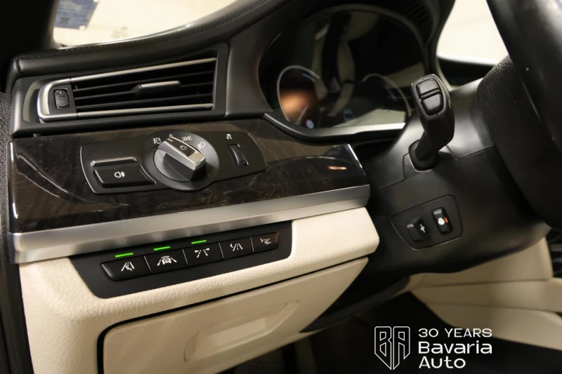 BMW 750 xDrive M Sport Paket, снимка 17 - Автомобили и джипове - 51424938